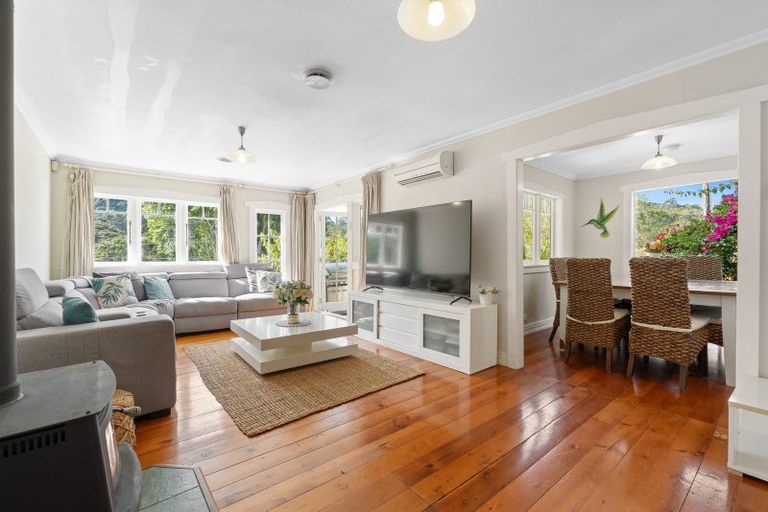 Photo of property in 42 Mountain Road, Henderson Valley, Auckland, 0612