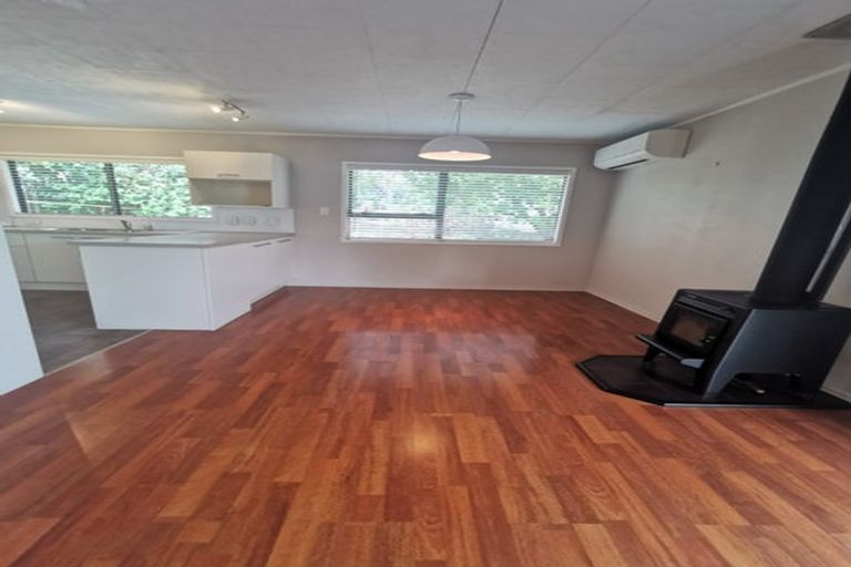 Photo of property in 9 Kupari Place, Totara Vale, Auckland, 0629