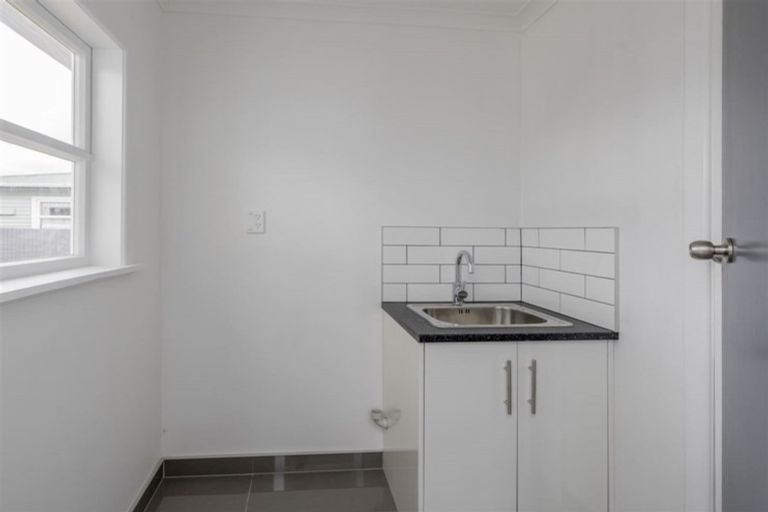 Photo of property in 24 Cobham Street, Levin, 5510