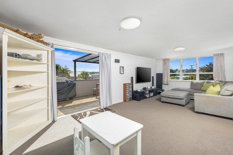 Photo of property in 2 Rata Road, Stanmore Bay, Whangaparaoa, 0932