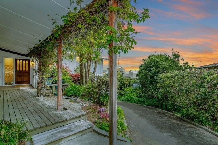 Photo of property in 388 Kapiti Road, Paraparaumu Beach, Paraparaumu, 5032