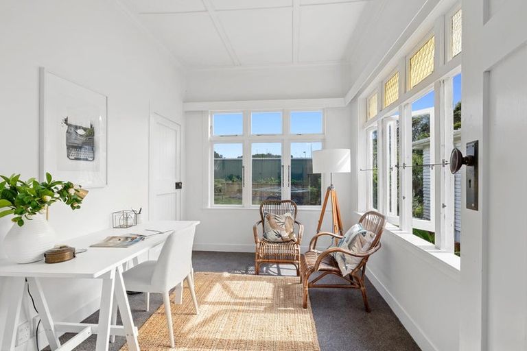 Photo of property in 72 Barrett Street, Westown, New Plymouth, 4310