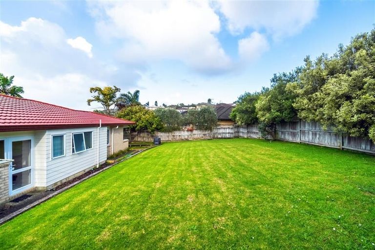 Photo of property in 48 Hogarth Rise, West Harbour, Auckland, 0618
