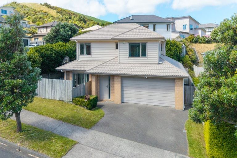 Photo of property in 92 Amesbury Drive, Churton Park, Wellington, 6037