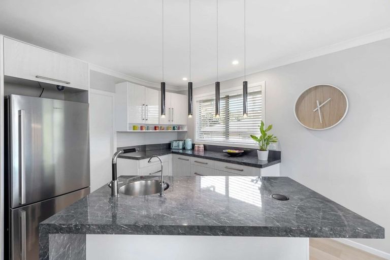 Photo of property in 16 Autumn Avenue, Glen Eden, Auckland, 0602