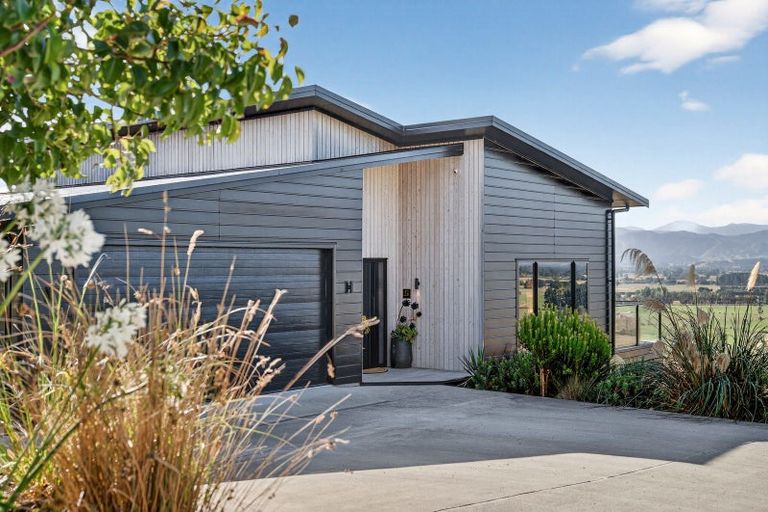 Photo of property in 12 Airstrip Ridge Road, Parkvale, Carterton, 5792