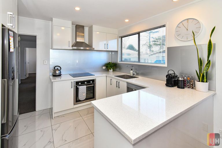 Photo of property in 1/147 Carnoustie Drive, Wattle Downs, Auckland, 2103