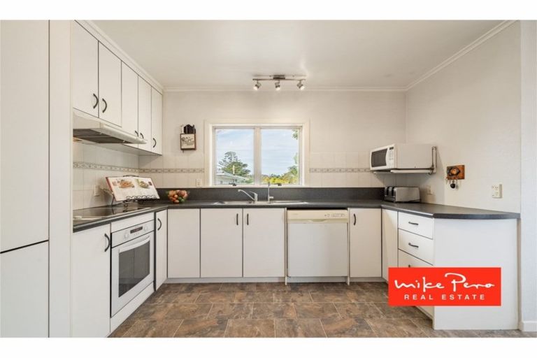 Photo of property in 2/18 Glengarry Road, Glen Eden, Auckland, 0602