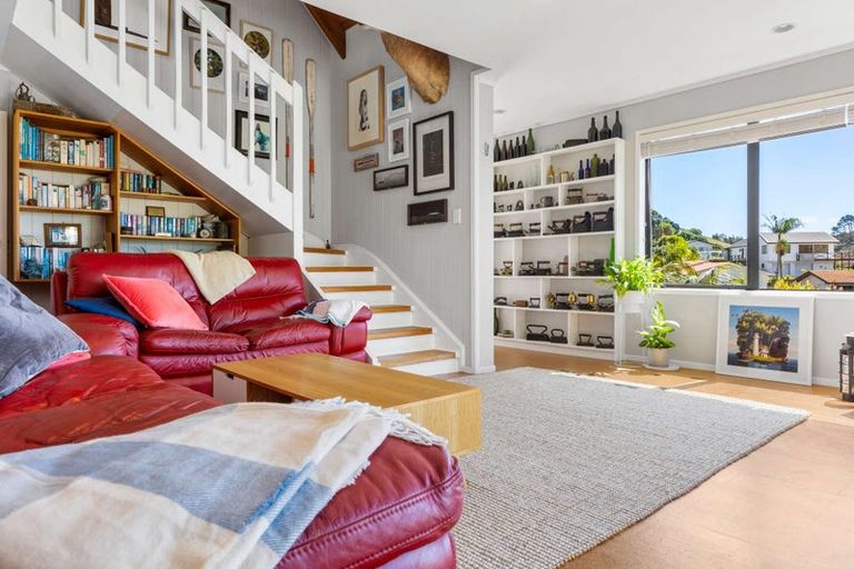 Photo of property in 44 Stratford Drive, Cable Bay, 0420