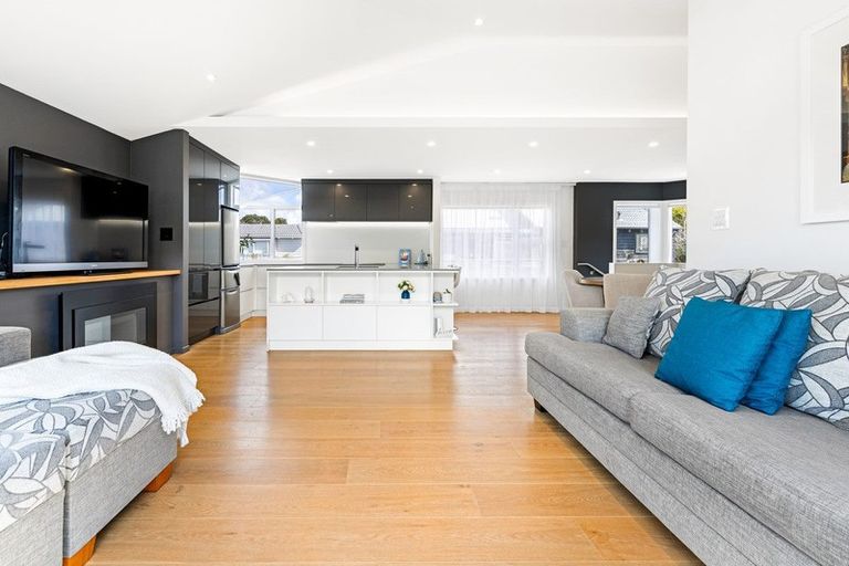 Photo of property in 3/28 Manly Esplanade, Browns Bay, Auckland, 0630