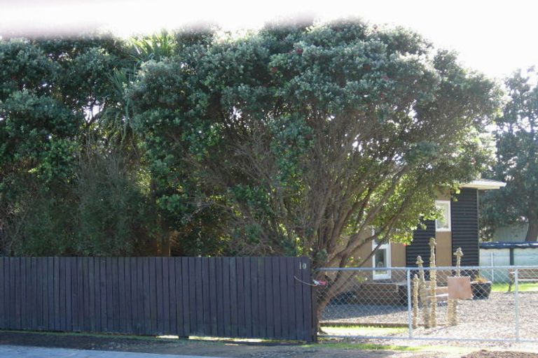 Photo of property in 10 Manuka Street, Otaki Beach, Otaki, 5512