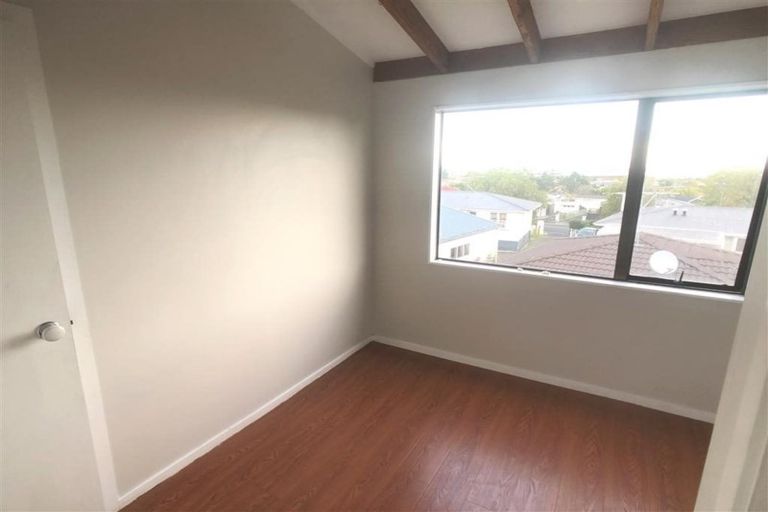 Photo of property in 60b Megan Avenue, Pakuranga Heights, Auckland, 2010