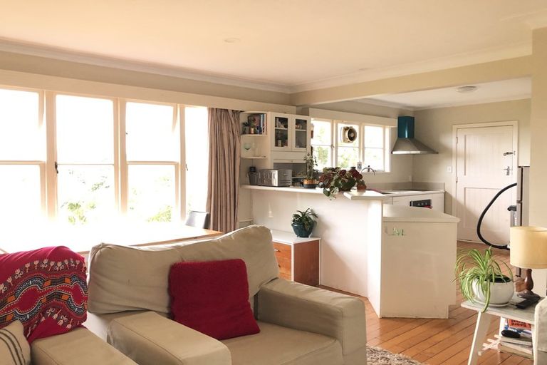 Photo of property in 25 Lake Road, Northcote, Auckland, 0627