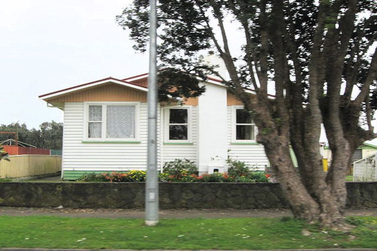 Photo of property in 5 Short Street, Waitara, 4320