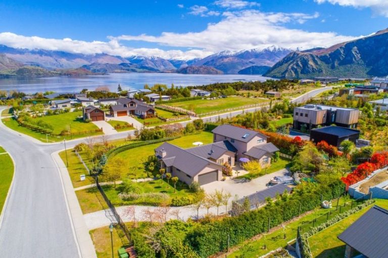 Photo of property in 2 Mount Gold Place, Wanaka, 9305