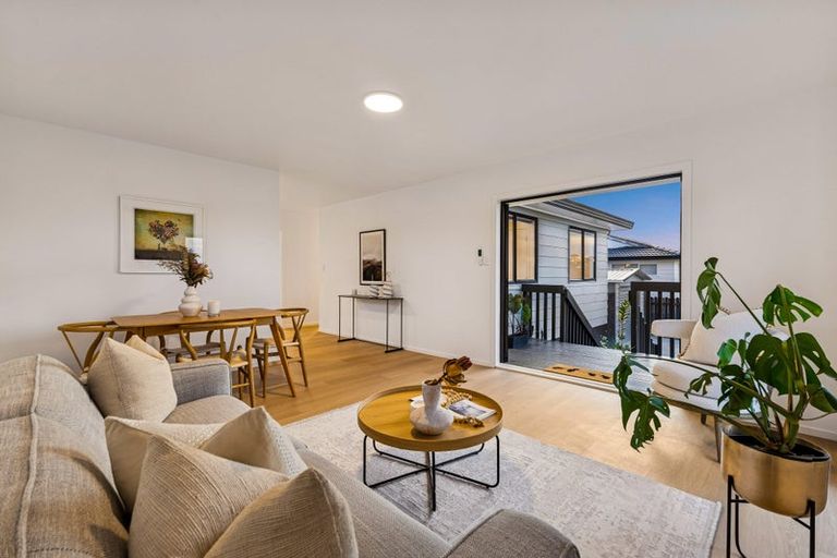 Photo of property in 2/4 Myna Place, Weymouth, Auckland, 2103