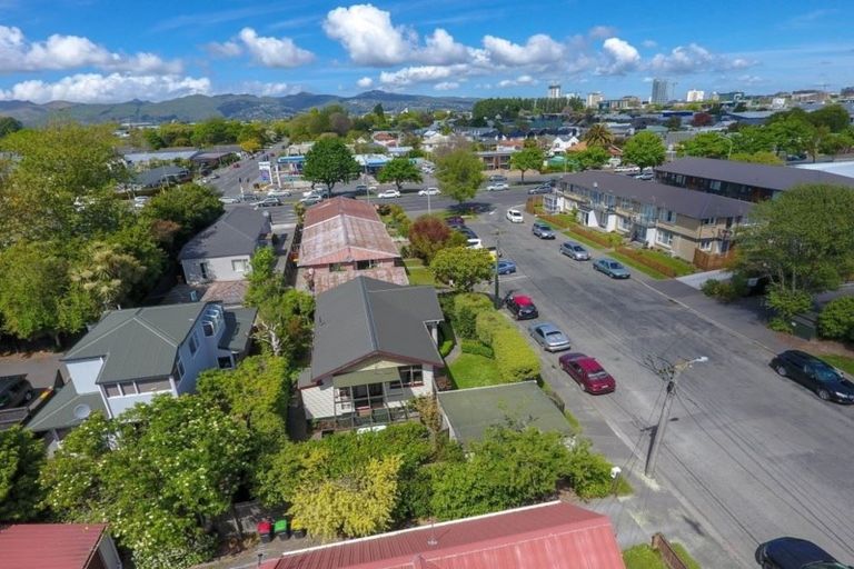 Photo of property in 12 Packe Street, Edgeware, Christchurch, 8013
