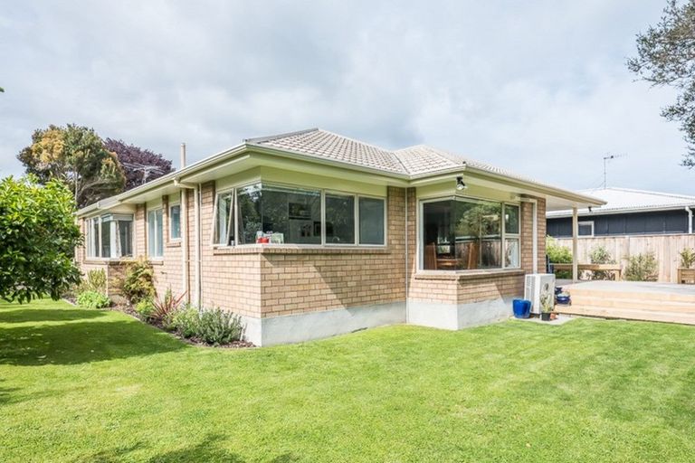 Photo of property in 4 Kaikomako Road, Waikanae, 5036