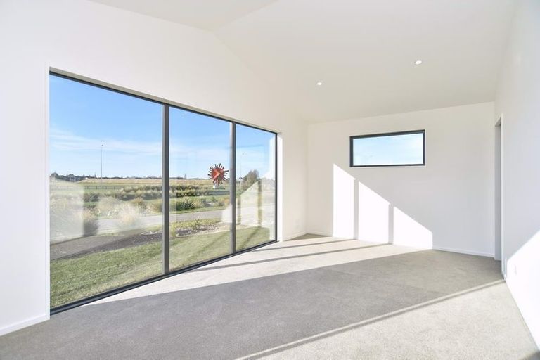 Photo of property in 17 Angus Place, Rangiora, 7400