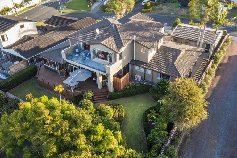 Photo of property in 3 Pounamu Place, Shelly Park, Auckland, 2014