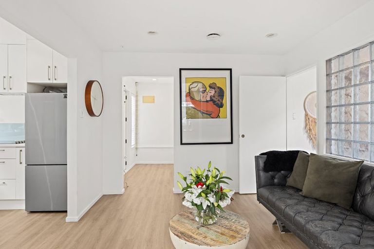 Photo of property in 1/35 Newhaven Terrace, Mairangi Bay, Auckland, 0630