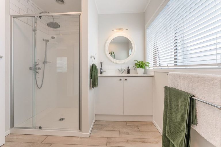 Photo of property in 2a Empire Road, Orewa, 0931