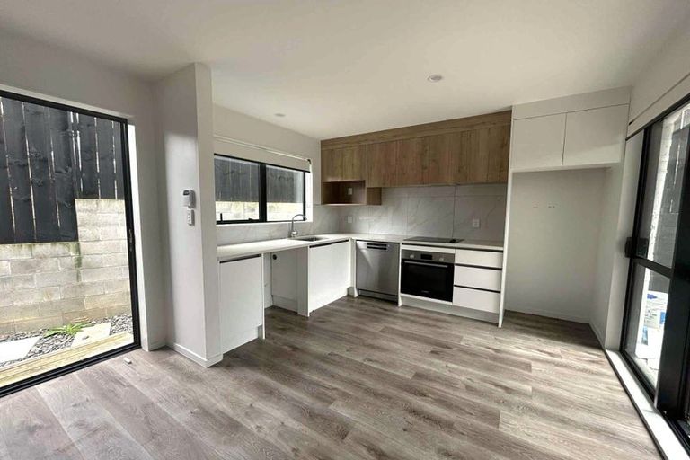 Photo of property in 4f Hepburn Road, Glendene, Auckland, 0602