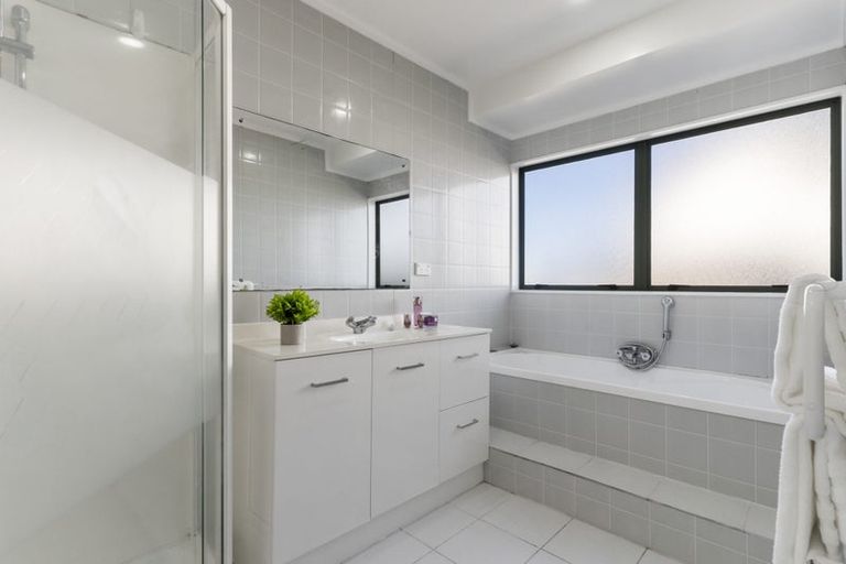 Photo of property in 7 Lanham Lane, Massey, Auckland, 0614