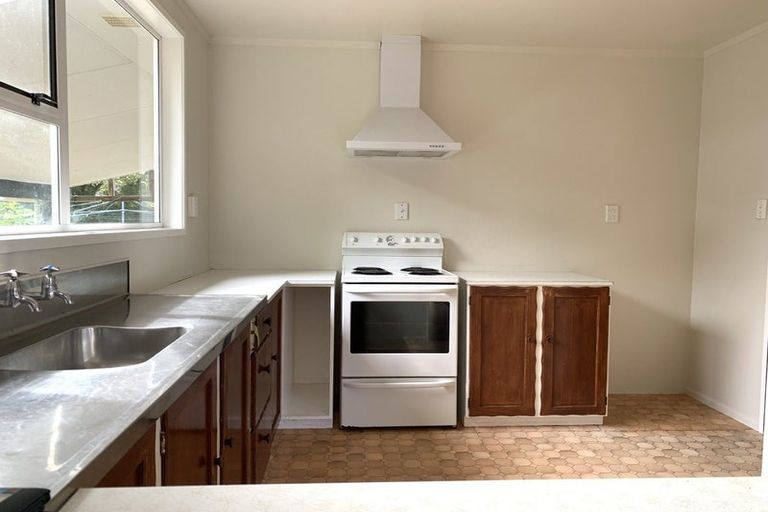 Photo of property in 33 Larchmont Grove, Totara Park, Upper Hutt, 5018