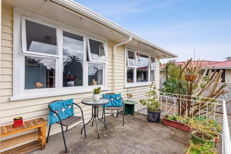 Photo of property in 12 Brazier Grove, Paraparaumu, 5032