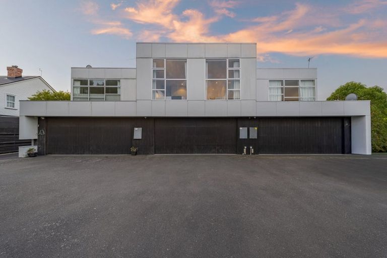 Photo of property in 12 Holly Road, St Albans, Christchurch, 8014