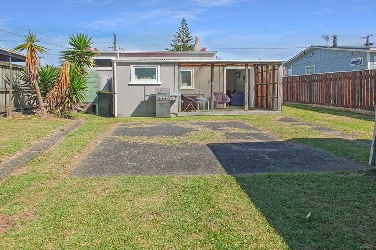 Photo of property in 165 Seabury Avenue, Foxton Beach, Foxton, 4815