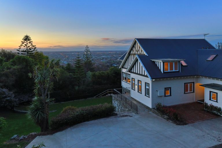 Photo of property in 103 Hackthorne Road, Cashmere, Christchurch, 8022