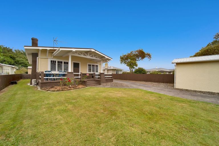 Photo of property in 17 Galt Street, Hawera, 4610