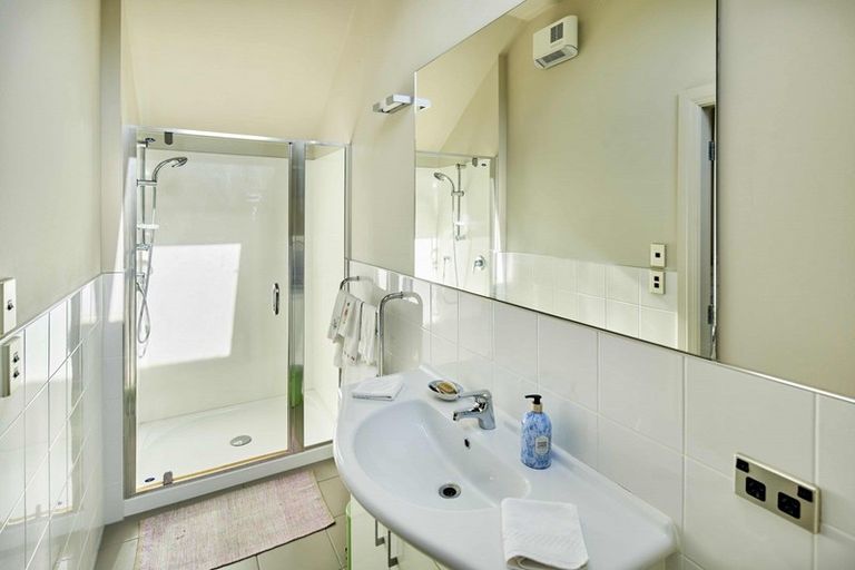 Photo of property in 40d Agra Crescent, Khandallah, Wellington, 6035