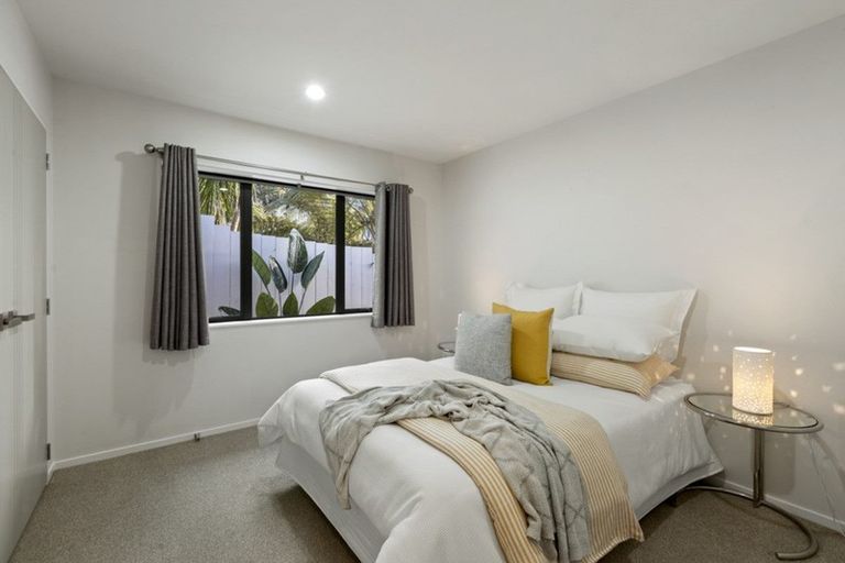 Photo of property in 2/41 Fairmount Road, Titirangi, Auckland, 0604