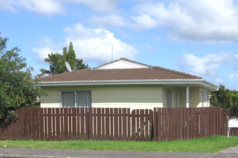 Photo of property in 14a Benchmark Drive, Massey, Auckland, 0614