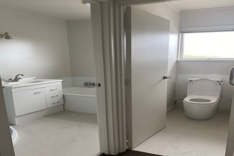 Photo of property in 1/29 Pupuke Road, Takapuna, Auckland, 0622