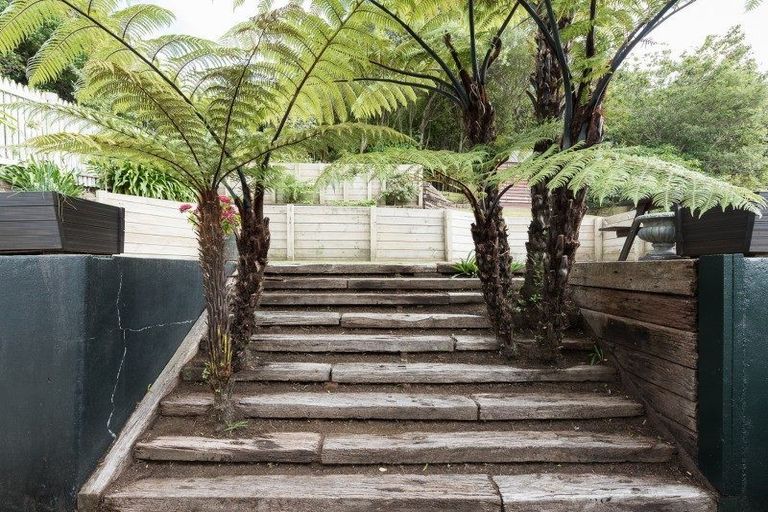 Photo of property in 23 Patanga Crescent, Thorndon, Wellington, 6011