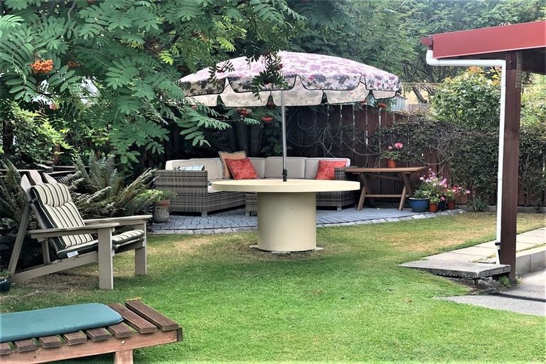 Photo of property in 6 Sequoia Place, Kelvin Heights, Queenstown, 9300