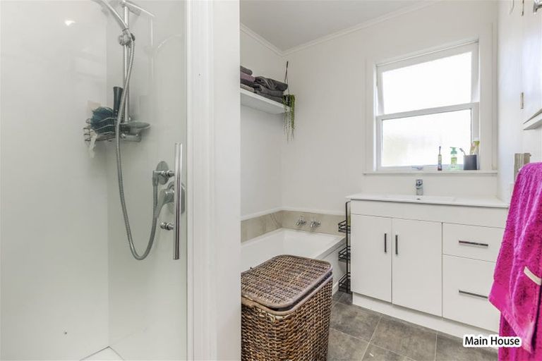 Photo of property in 8 Orere Point Road, Orere Point, Papakura, 2585