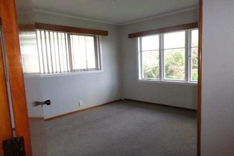 Photo of property in 11 Essex Street, Te Atatu South, Auckland, 0610