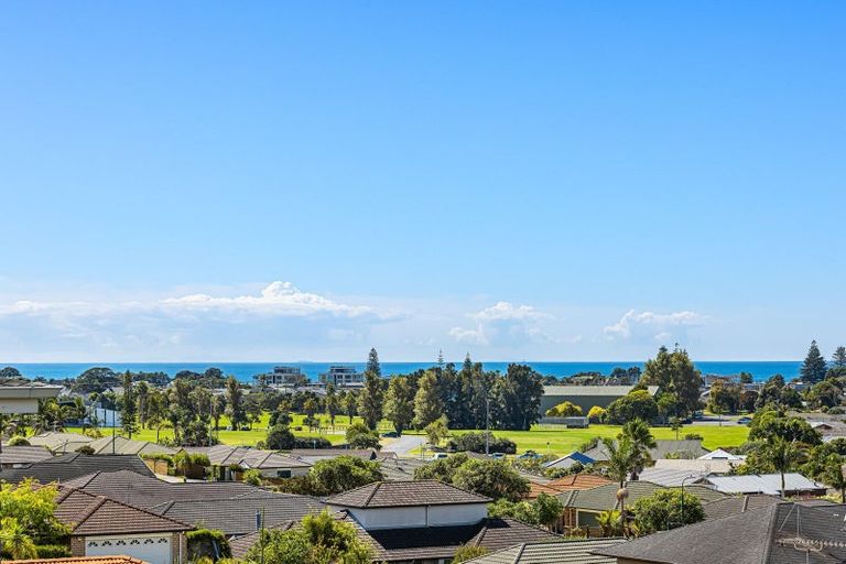 Photo of property in 60 Chesterfield Way, Orewa, 0931