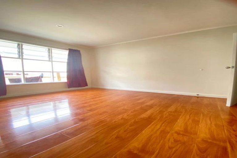 Photo of property in 2/3202 Great North Road, New Lynn, Auckland, 0600