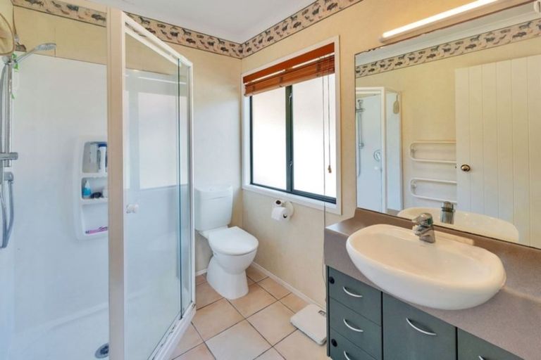 Photo of property in 22 Kate Sheppard Avenue, Torbay, Auckland, 0630