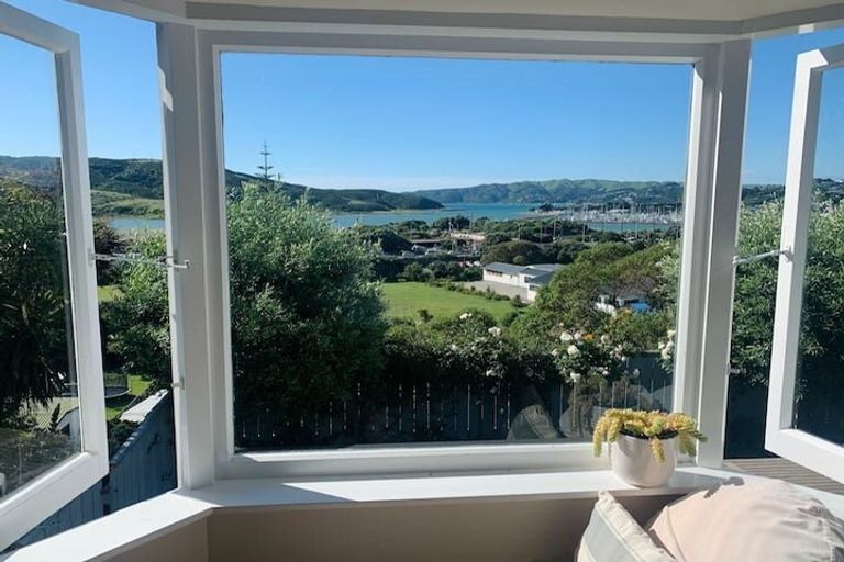 Photo of property in 4a Whitianga View, Paremata, Porirua, 5024