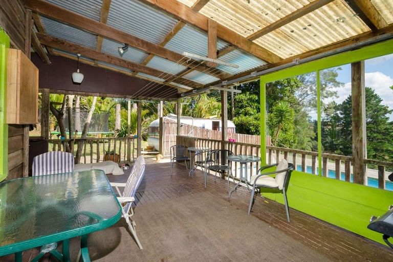 Photo of property in 136 Horsman Road, Waitakere, Henderson, 0782
