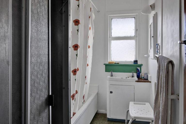 Photo of property in 28 Cambridge Street, Patea, 4520