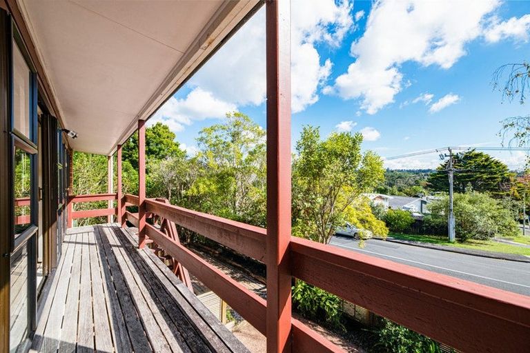 Photo of property in 2/84a Avonleigh Road, Green Bay, Auckland, 0604