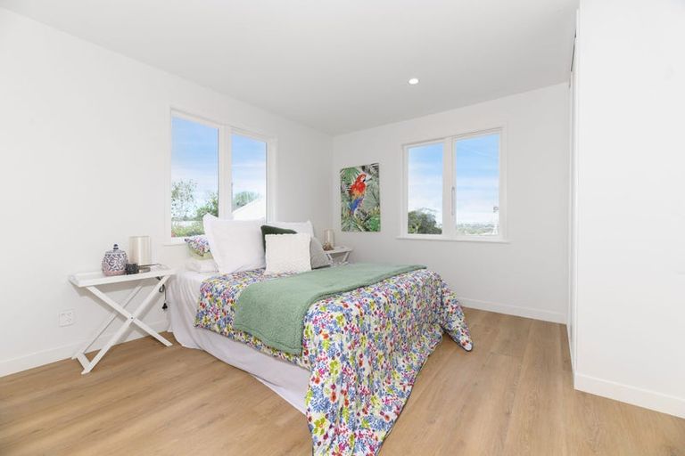 Photo of property in 70d Lincoln Park Avenue, Massey, Auckland, 0614